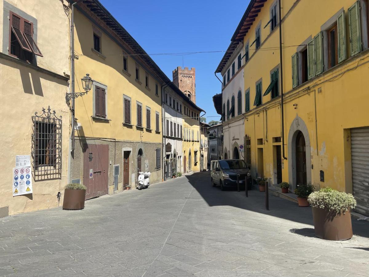Toscana Holiday Village Монтополі-ін-Валь-д'Арно Екстер'єр фото