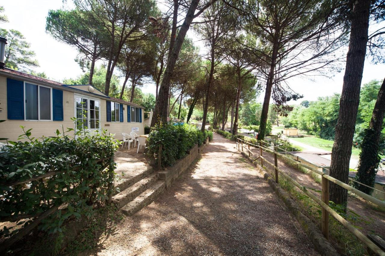 Toscana Holiday Village Монтополі-ін-Валь-д'Арно Екстер'єр фото