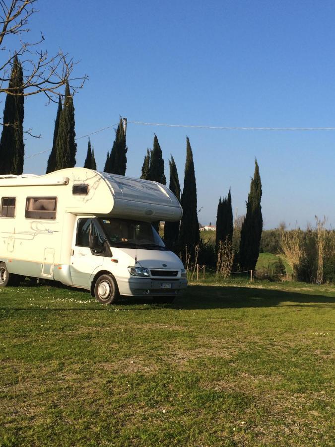Toscana Holiday Village Монтополі-ін-Валь-д'Арно Екстер'єр фото