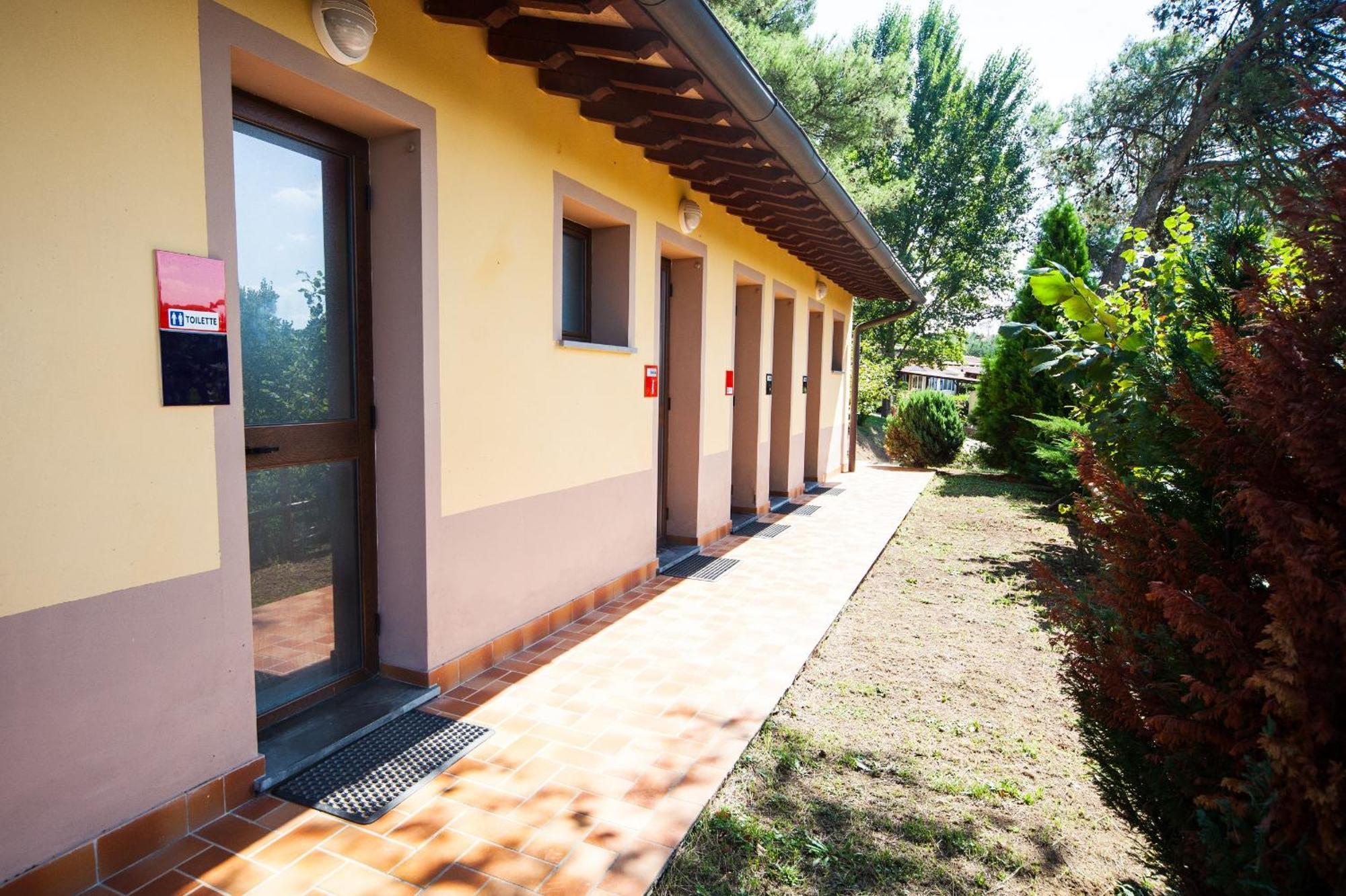 Toscana Holiday Village Монтополі-ін-Валь-д'Арно Екстер'єр фото